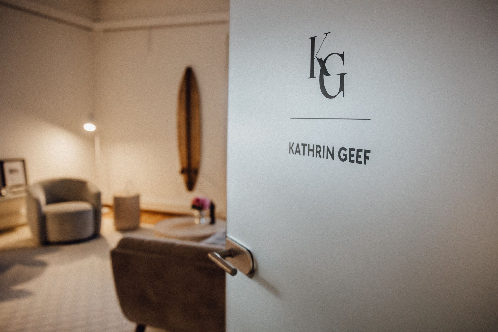 Praxistür mit dem Schriftzug Kathrin Geef